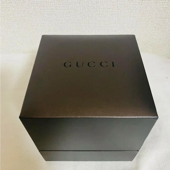 Gucci Silver and Black Rectangular Watch - Picture 5 of 5